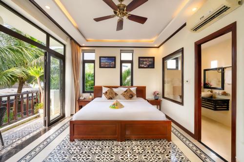 Deluxe Double or Twin Room with Pool View room in Hoi An Discovery Villa