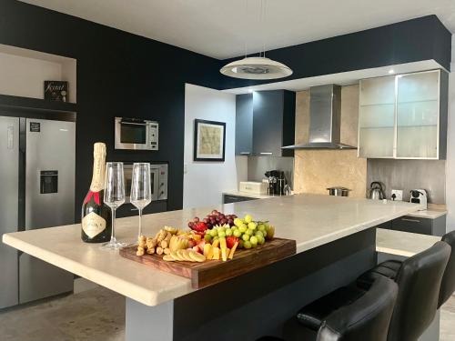 Cape20 - Luxury Villa Stay near Clifton Beaches