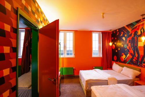 room detail thumbnail 1