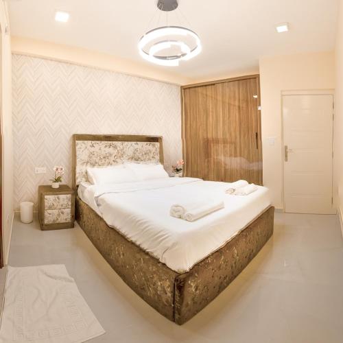 2 room serviced apartment 5