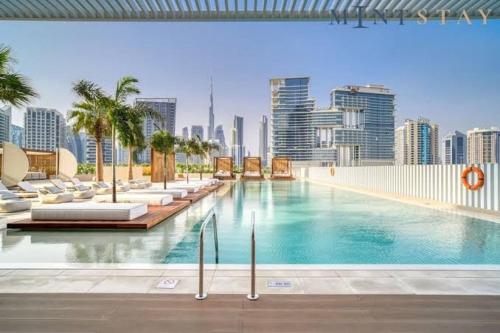 Burj Khalifa View Studio | Pool Gym & Coworking | 10 min Downtown | by Simply Comfort - image 11