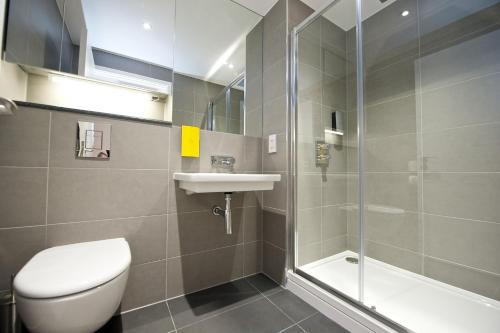 Staycity Aparthotels London Heathrow Ideally located in the prime touristic area of Heathrow, Serviced Apartments London Heathrow promises a relaxing and wonderful visit. The hotel offers a wide range of amenities and perks to ensure you