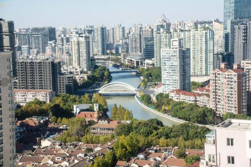 Shanghai M-Home Near Nanjing West Road commercial district,350m walk to the Natural History Museum subway上海小胖纸民宿-丽都29J近自然博物馆 南京西路地铁站, Shanghai