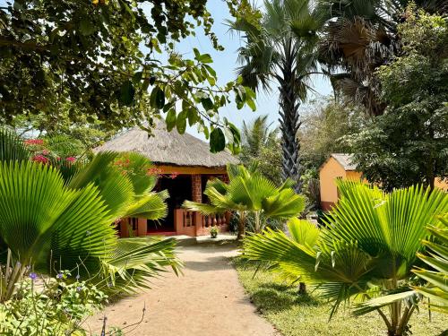 Little's Nature Retreat in Gunjur