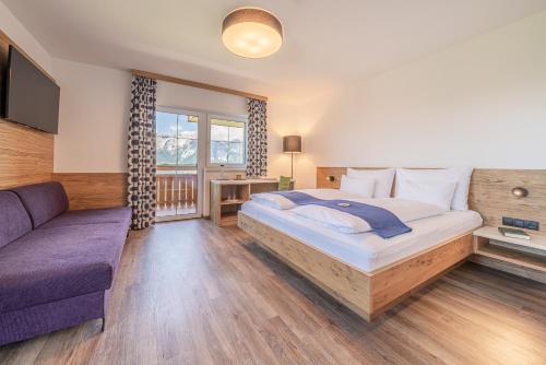 Double Room with Mountain View image 4