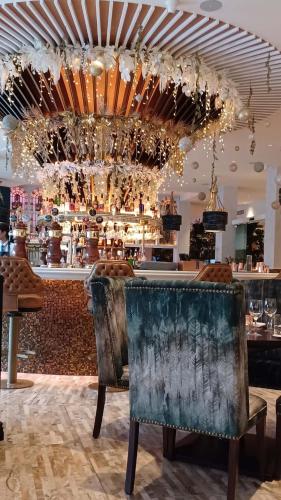 Lawlors Hotel - image 11