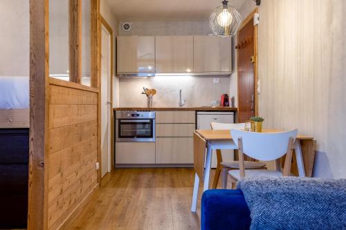 Le Cry - Cosy studio 2pax - Free Parking - 5mn City Center in เลอ ครี