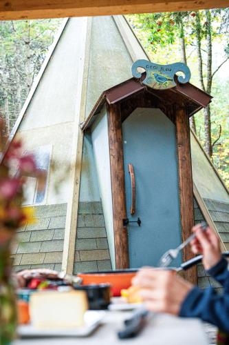 Programlehetőségek, Aux Tipis de la Riviere Sauvage in Saint Romain (QC)