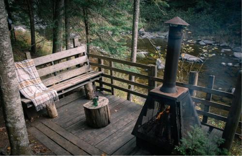 Aux Tipis de la Riviere Sauvage in Saint Romain (QC)