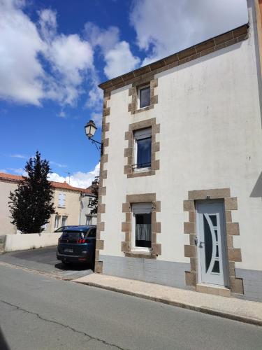 Viesnīcas āriene, Logis des chouans in Les Landes-Genusson