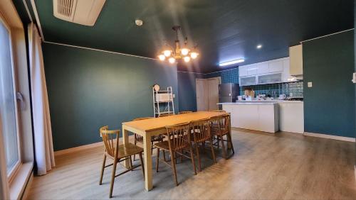 A Bridge House 1-C A Bridge House 1-C