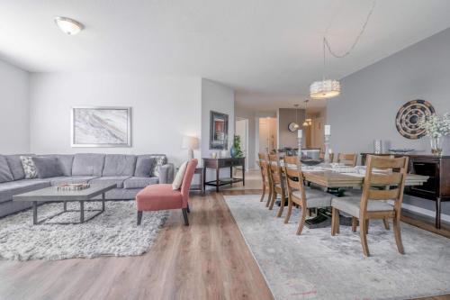 New! Luxurious Vista Cay Lakeview Fantasy Near all theme parks and walk to the Convention Center in Orlando, USA