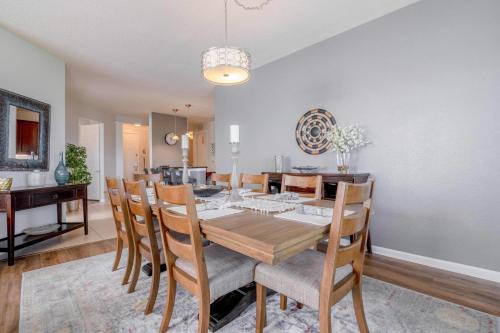 New! Luxurious Vista Cay Lakeview Fantasy Near all theme parks and walk to the Convention Center in Orlando, USA