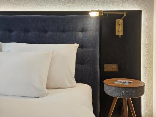 Uptown King Room image 10