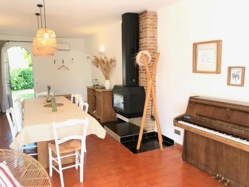 Buitenkant, Historic Bastide With Private Pool In The Luberon in Reillanne