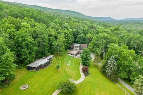 12 Private Acres, 15min to Wineries & Keuka Lake