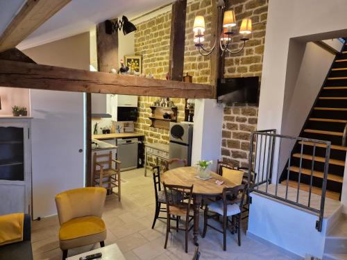 A La Maison gîte à louer Condamine