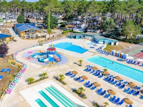 Peldbaseins, MH 007 ELITE 3 chambres dont suite parentale et 2 salles de bain sur magnifique parcelle dans campin in St Julien En Born