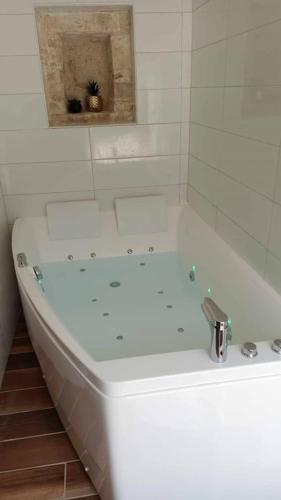 Létesítmények, Maison Familiale 2 chambres avec Spa et Sauna in Coulanges-la-Vineuse