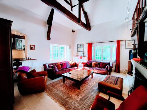 Közös társalgó / TV, Champs du Moulin - Séjour à Roffey (Champs du Moulin - Sejour a Roffey) in Vezinnes