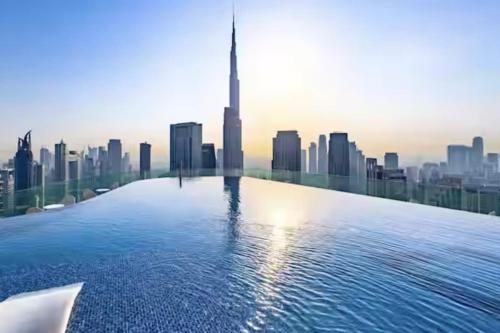 Burj View 3BDR with Rooftop Infinity Pool, Dubaï