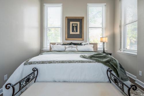 Near OTR and TQL,75in TV, Lux Beds and Wifi, Free Parking