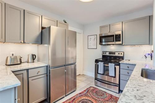 Konyha, At S. Broadway An Artsy Bungalow Close to DU And Cherry Hills in Englewood (CO)