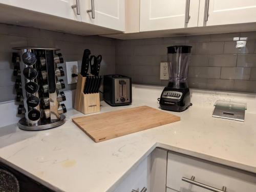 Kitchen, The Green Room 2 - 1BD 1BA near NASA JSC in Clear Lake