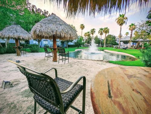 Shared lounge/TV area, The Green Room 2 - 1BD 1BA near NASA JSC in Clear Lake