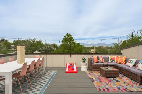 Hot Tub with Rooftop a Game Room and 5 Bathrooms – khách sạn tại Regis