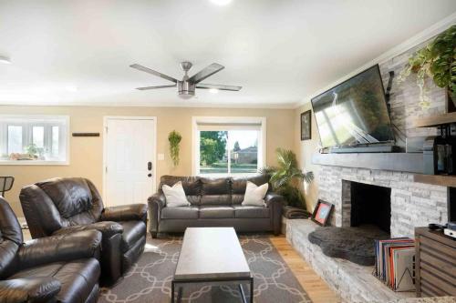 صالة مشتركة/ منطقة التلفزيون, The Denver Delight With Mountain Access in Berkeley