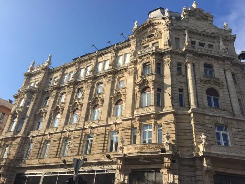 Maverick Downtown, Budapest