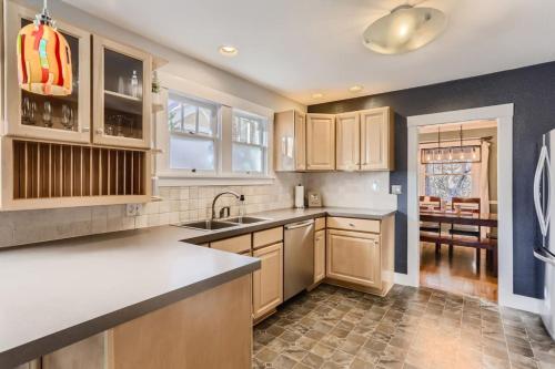 مطبخ, Highlands Bungalow With A Back Yard And A Fire Pit in West Highland