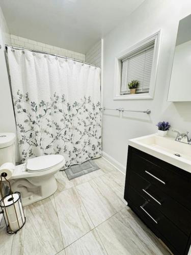 Mid-Century Comfort & Style in ฟิชท์เบริก (MA)