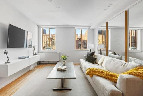 3BR Penthouse with Massive Private Rooftop, New York (photo 9)