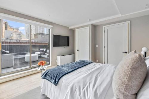 3BR Penthouse Suite with Massive Private Rooftop, New York (photo 5)