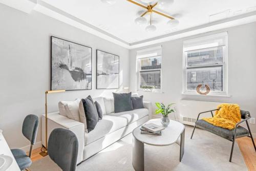 3BR Penthouse Suite with Massive Private Rooftop, New York (photo 6)