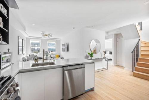 3BR Penthouse Suite with Massive Private Rooftop, New York (photo 8)