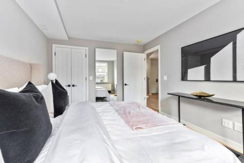 3BR Penthouse Suite with Massive Private Rooftop, New York (photo 10)