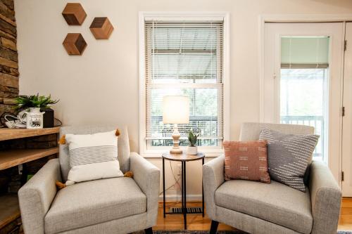 Valley Heights w Hot Tub Life Size Games Lounge