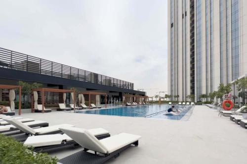 New 1BR in Creek Island with Balcony Pool and Gym - image 5