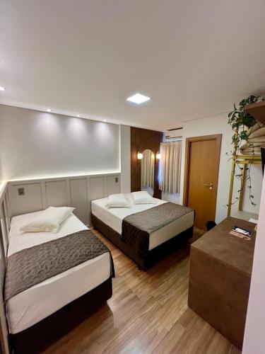 2 twin beds