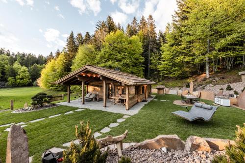 Dārzs, La Mendola Alm-Chalet in Kavareno