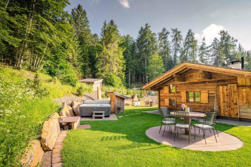 Karstais baseins, La Mendola Alm-Chalet in Kavareno