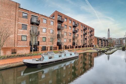 Luxurious 3-Bedroom Apartment, Birmingham (photo 2)