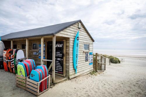 High-End Beachfront Getaway Sea View King Bed High-End Beachfront Getaway Sea View King Bed