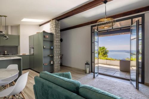 Villa Famiglia Lago in Bee