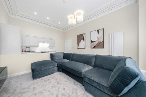 Large 4 Bed Property - Sleeps 8 - Perfect for Long Stays - 30 Sec Walk to Subway - 5 Min Drive to Glasgow City Centre, Glasgow (fotografie 4)