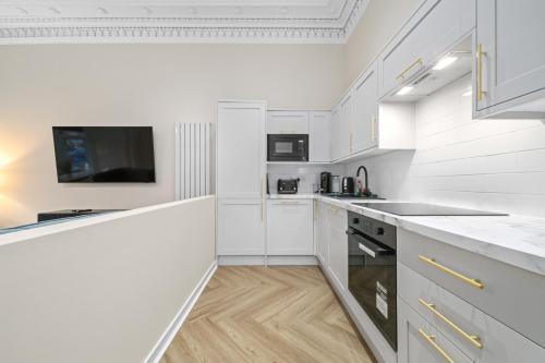 Large 4 Bed Property - Sleeps 8 - Perfect for Long Stays - 30 Sec Walk to Subway - 5 Min Drive to Glasgow City Centre, Glasgow (fotografie 3)