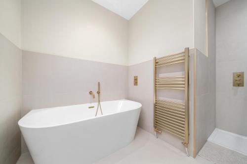 Large 4 Bed Property - Sleeps 8 - Perfect for Long Stays - 30 Sec Walk to Subway - 5 Min Drive to Glasgow City Centre, Glasgow (fotografie 10)